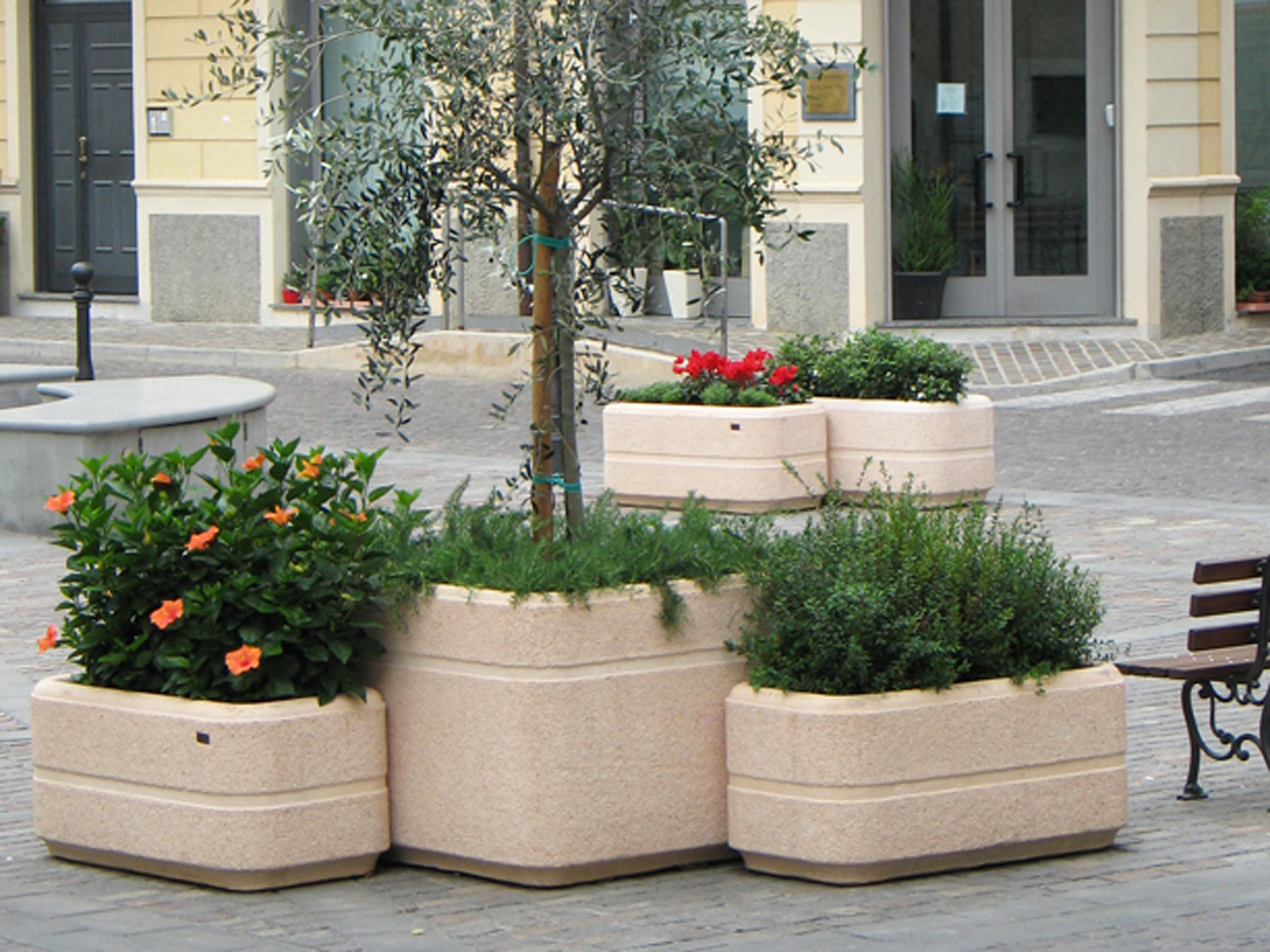 Vasart Arredo Urbano - QUARZO-CON-SEDUTA-(7)